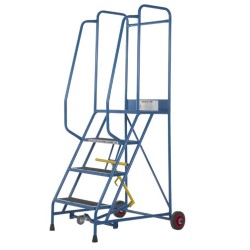Warehouse Essential Safety Steps - 3 Tread