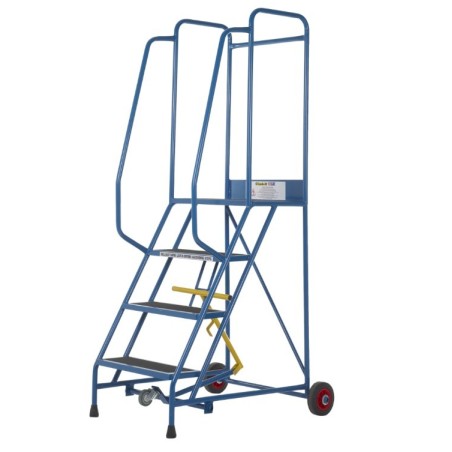 Warehouse Essential Safety Steps - 3 Tread
