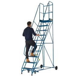Warehouse Essential Safety Steps - 9 Tread
